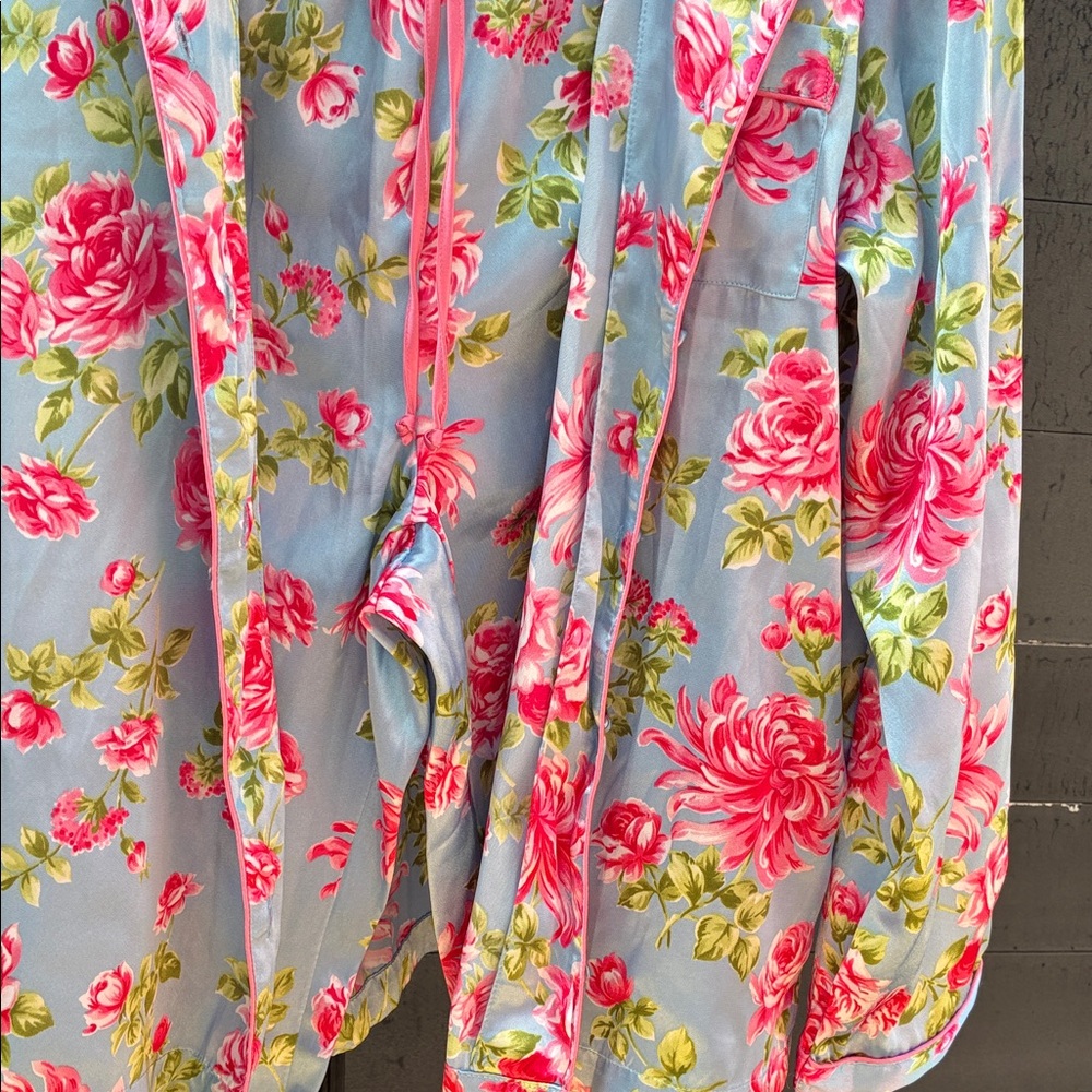 PINK Victoria's Secret Light Blue Floral Button-Up Top Sz M - Picture 8 of 9